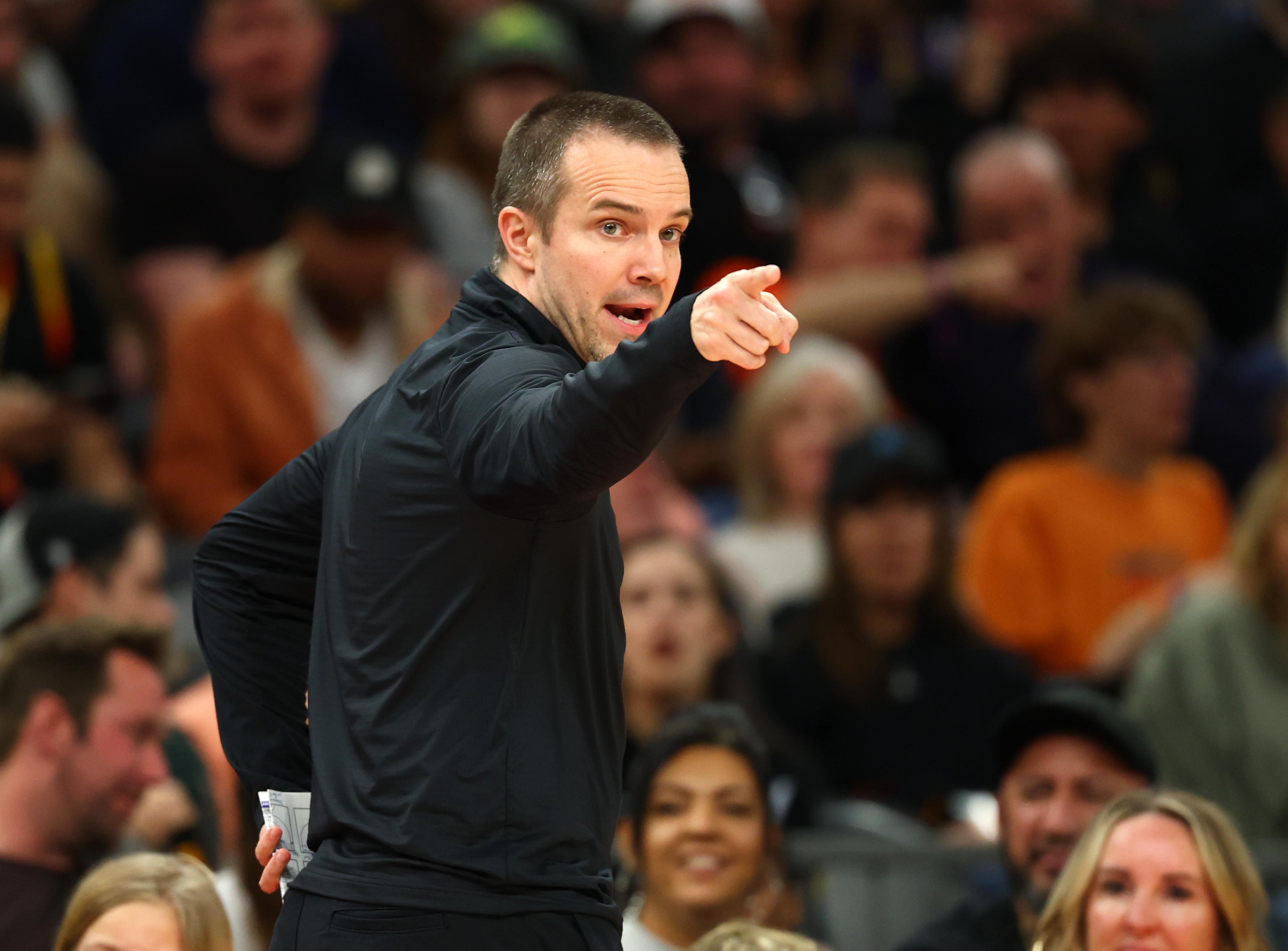 AG体育官方入口-奥特：火箭身体对抗明显占优 进入季后赛会缩短轮换要选对人