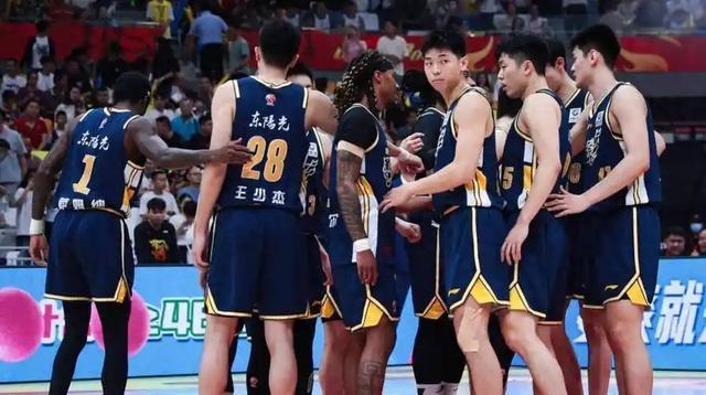 AG体育官方网站-京粤生死战88-73逆转！北京晋级，赵睿拥抱旧友引热议